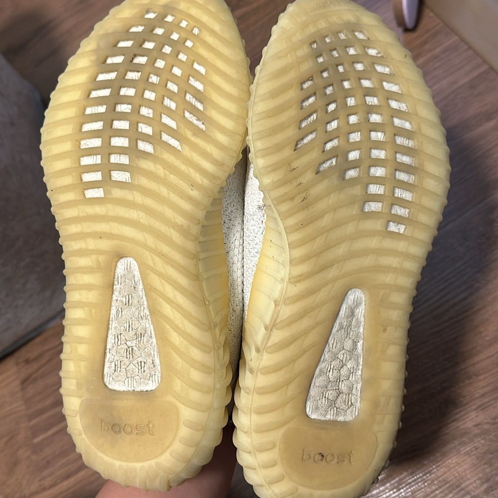 Authentic yeezy boost - Picture 4 of 4